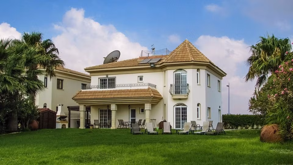 Với thiết kế biệt thự vườn kiểu Pháp, yếu tố quan trọng nhất là khu đất rộng. Ảnh: Casagranda.