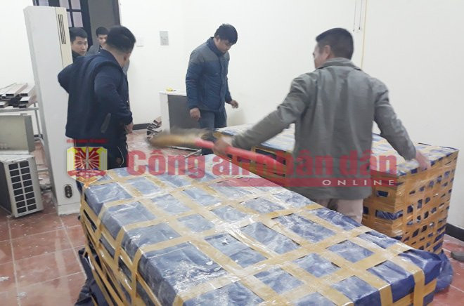 2 thùng tiền "khổng lồ" của các đối tượng