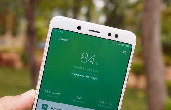 Thiết bị được Xiaomi trang bị màn hình 5,99 inch độ phân giải Full HD+ (1080 x 2160 pixel) và sử dụng tỷ lệ 18:9 tiêu chuẩn trên các loại smartphone màn hình tràn viền hiện nay.