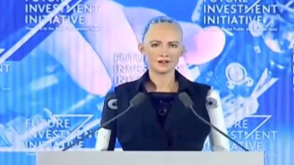 Robot Sophia được trang bị công nghệ trí tuệ nhân tạo, công nghệ nhận diện khuôn mặt, giọng nói và khả năng xử lý dữ liệu bằng hình ảnh. Ảnh: Hindustan Times.