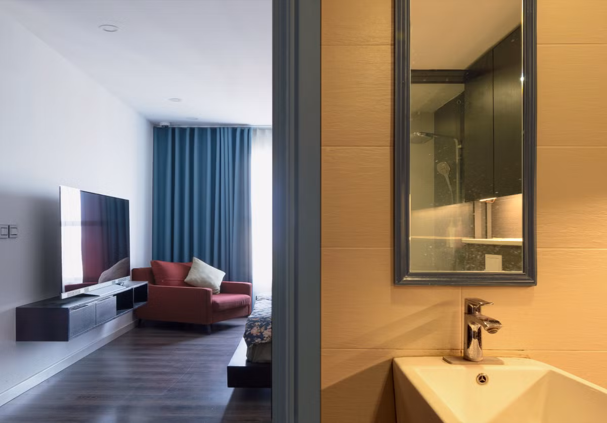 Căn hộ cải tạo không quá nhiều về cấu trúc công năng, mà chỉ phân chia lại không gian cho phù hợp với nhu cầu của gia chủ.