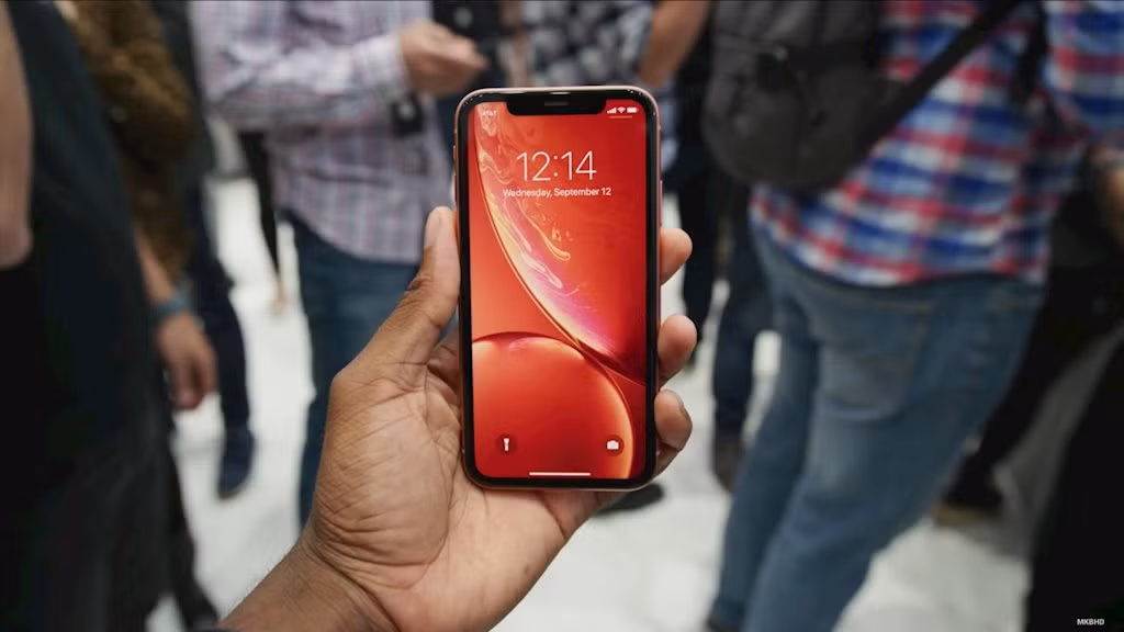 Một trong những màu sắc mới mẻ nhất của iPhone XR là màu "san hô" - sự pha trộn khá thú vị giữa hồng nhạt và cam