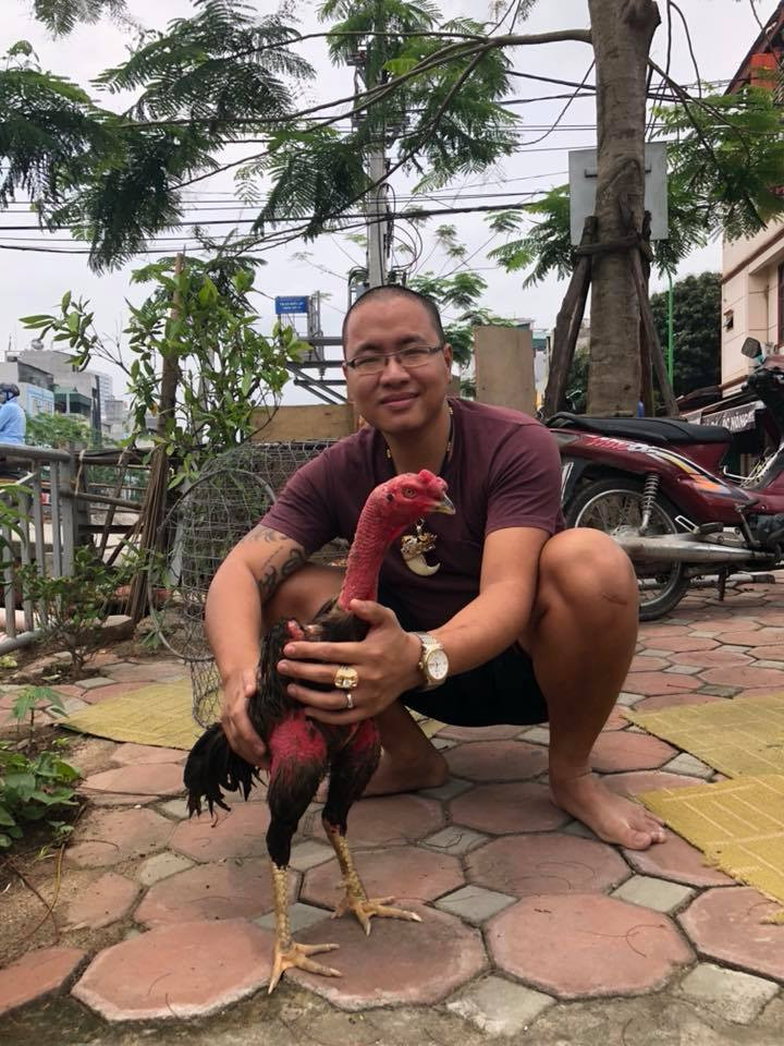 Trong tuần, gà chọi của Nam còn đượ "xông hơi", "tắm nghệ" để tăng cường sức đề kháng. Ảnh: FB Nguyễn Hoài Nam.