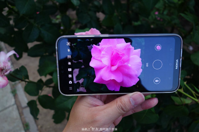 Máy ảnh đem lại màu sắc rõ nét.