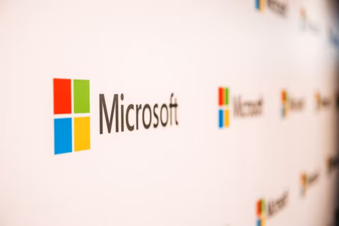 Tập đoàn đa quốc gia của Hoa Kỳ - Microsoft có giá trị thương hiệu 104,9 tỷ USD (tăng 21%). Microsoft chuyên phát triển, sản xuất, kinh doanh bản quyền phần mềm và hỗ trợ trên diện rộng các sản phẩm và dịch vụ liên quan đến máy tính. Ảnh: NewZimbabwe.