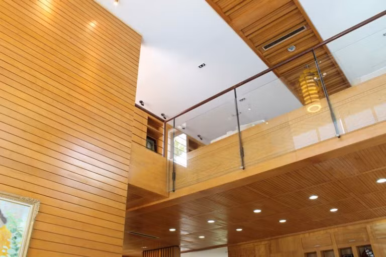 ...kết hợp với đèn trang trí toát lên sự chỉn chu và tỉ mỉ.