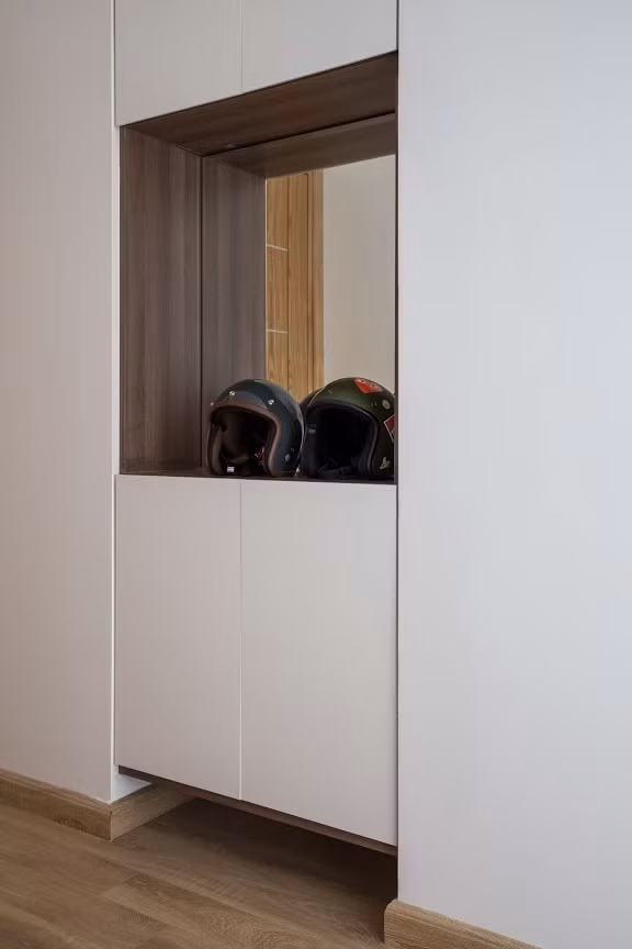 Tủ đồ phẳng, không tay cầm xuất hiện khắp căn hộ hiện đại.