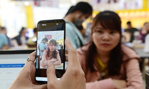 Các nhà mạng đều khẳng định chưa thực hiện khóa một chiều với bất kỳ thuê bao nào sau ngày 24/4. Ảnh: Lê Quân.