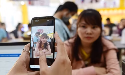 Các nhà mạng đều khẳng định chưa thực hiện khóa một chiều với bất kỳ thuê bao nào sau ngày 24/4. Ảnh: Lê Quân.