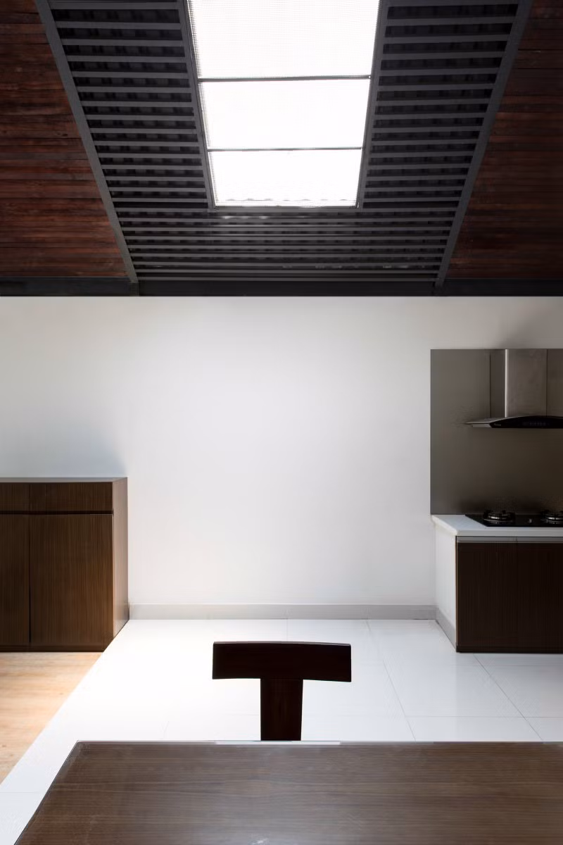 Khoảng không lấy ánh sáng tự nhiên trên mái.