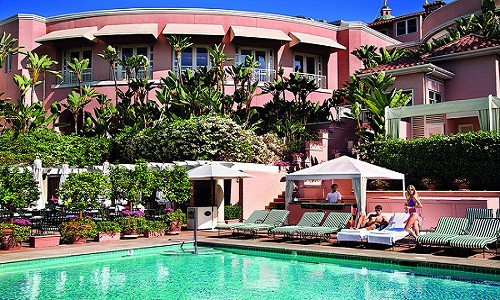 Xây dựng từ năm 1912, Beverly Hills là điểm dừng chân thường xuyên của các ngôi sao nổi tiếng như nữ minh tinh Marilyn Monroe, diễn viên John Wayne, Richard Burton hay Elizabeth Taylor.