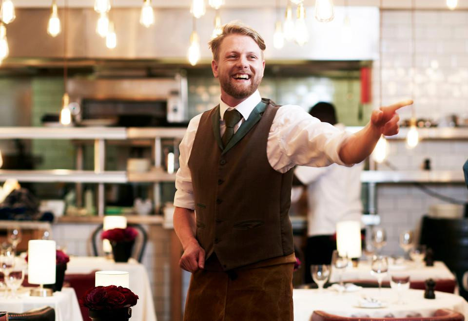  Ghi lại dữ liệu về thái độ của khách. Bất kỳ thái độ cáu giận hay sự phàn nàn nhỏ của khách đều được nhân viên ghi vào hồ sơ. Việc làm này giúp khách sạn phục vụ bạn tốt hơn ở lần sau.