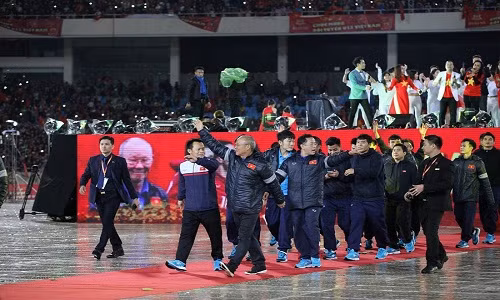 1 tuần trở về từ Trung Quốc, các cầu thủ U23 Việt Nam vẫn được chào đón nồng nhiệt khắp nơi