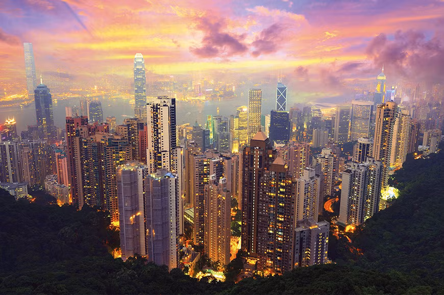 Vị trí tiếp theo thuộc về Hong Kong (1,3 nghìn tỷ USD) - trung tâm tài chính của thế giới với cuộc sống xa xỉ trong những tòa nhà chọc trời. Ảnh: Just You.