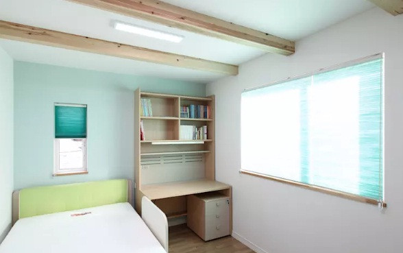 Tuy nhiên, cả hai đều đảm bảo ánh sáng với cửa kính lớn. Nguồn ảnh: Woodsun.