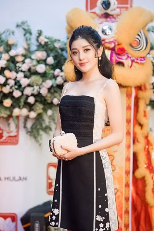 Đăng quang Á hậu tại cuộc thi Hoa hậu Việt Nam năm 2014, xuất thân nhung lụa của Huyền My nhanh chóng thu hút sự quan tâm từ dư luận. Ảnh: VOV.