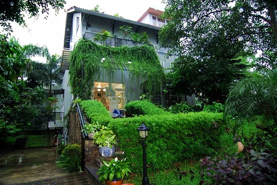 Nhà của Huyền My là một căn biệt thự rộng lớn nằm trên diện tích 800m2 được bao quanh bởi vườn cây tuyệt đẹp. Ảnh: Vietnamnet.