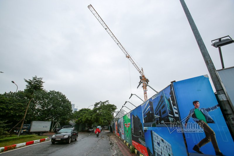 Công trường trên phố Phạm Văn Bạch (quận Cầu Giấy)