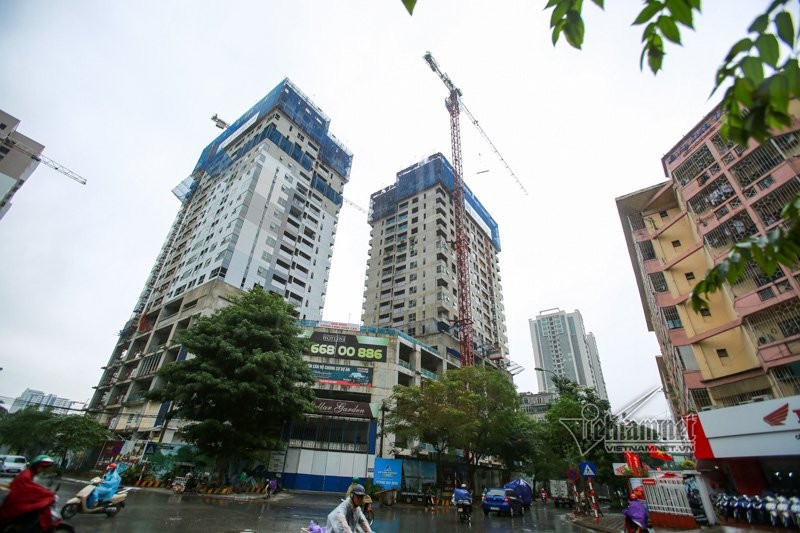 Công trình thi công tại ngã tư Lê Văn Thiêm - Ngụy Như Kon Tum