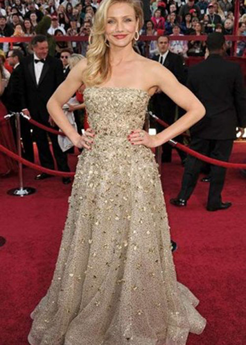 Tại lễ trao giải Oscar năm 2010, Cameron Diaz giống như một nữ hoàng trong chiếc váy nhãn hiệu Oscar de la Renta trị giá 62.500 USD (hơn 1,4 tỷ đồng).