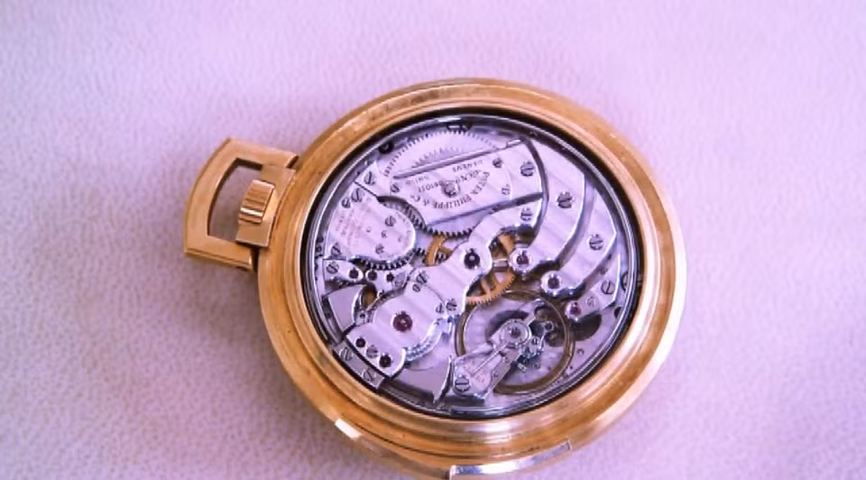 Mỗi năm, Patek Philippe chỉ sản xuất 50.000 chiếc đồng hồ, ít hơn 14 lần so với đối thủ Rolex.