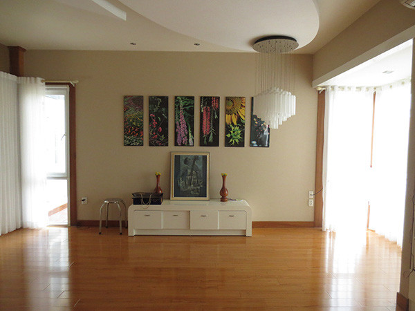 Phòng thờ được thiết kế riêng một container.