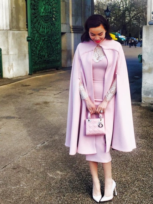 Ngoài trang phục đẳng cấp thì chiếc túi phiên bản micro của Lady Dior mà Hồ Ngọc Hà cầm cũng được chú ý không kém.