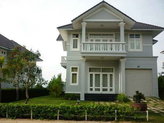 Màu trắng, xám phối hợp tạo nên vẻ đẹp sang trọng mà lịch lãm. Ảnh: Ytuongnhadep.