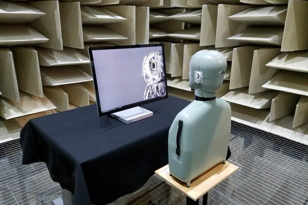 Các bức tường được gắn gờ làm từ sợi thủy tinh để sóng âm vọng vào và được giữ lại trong tường. Ảnh: RD.