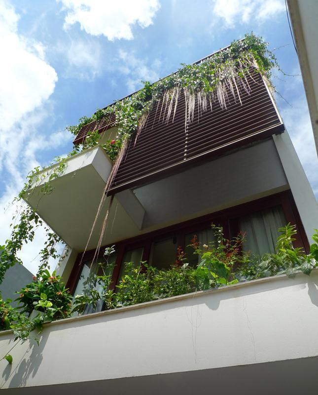 Trên diện tích đất 120m2, ngôi nhà ống 4 tầng Long Biên, Hà Nội vừa đáp ứng được bất lợi của thời tiết mà vẫn đảm bảo công năng và thẩm mỹ.