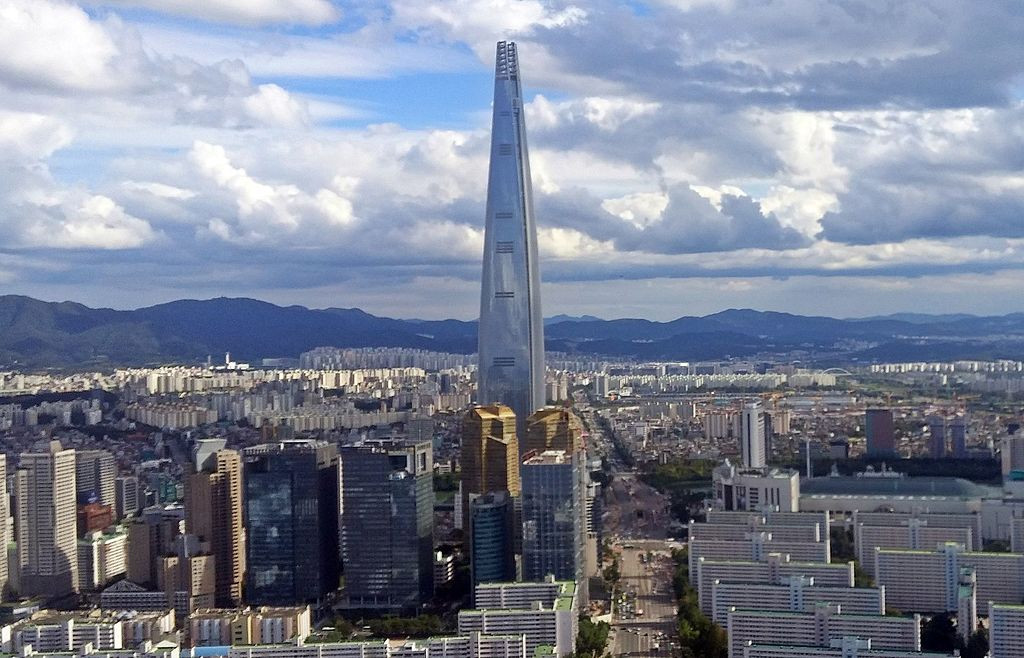 Lotte World Tower nhìn từ trực thăng. Ảnh: Wiki.