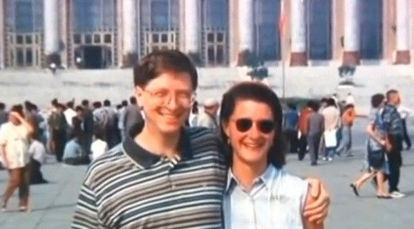 Cuộc gặp gỡ đầu tiên của tỷ phú Bill Gates và vợ Melinda French là năm 1987, trong một cuộc họp báo của Microsoft ở New York. Thời điểm đó, Bill Gates đã sở hữu khối tài sản cả tỷ USD. Ảnh: Notjustrich.