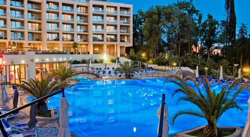 Tại đây có trung tâm spa với phòng xông hơi khô và mát-xa. Nguồn ảnh: Printest.