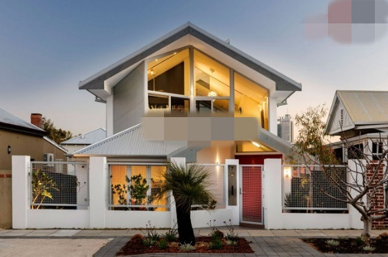 Mái thái xám thiết kế theo phong cách châu Âu, tận dụng không gian đất để trồng cây xanh. Ảnh: Dti.