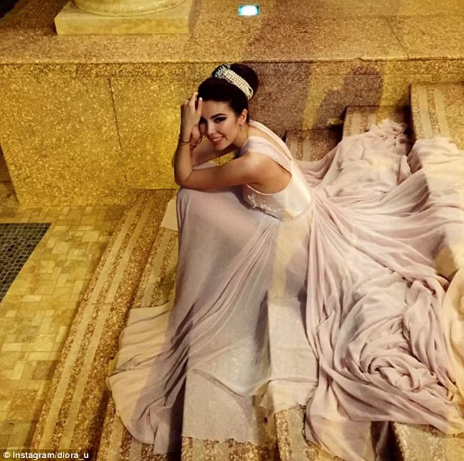 Usmanova cũng từng công khai chê bai thủ đô nước Pháp không đủ cao cấp cho cửa hàng của mình.