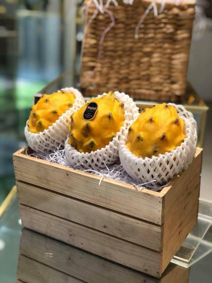 Một kg khoảng 2 quả nên tính ra mỗi trái thanh long vàng có giá 300.000 - 400.000 đồng. Ảnh: FB Nguyễn Huyền.