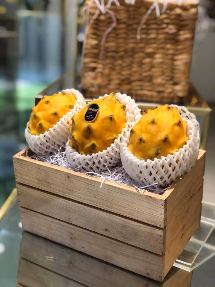 Một kg khoảng 2 quả nên tính ra mỗi trái thanh long vàng có giá 300.000 - 400.000 đồng. Ảnh: FB Nguyễn Huyền.