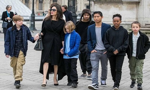 Brad Pitt noi ro so tien da tra cho Angelina Jolie de chu cap nuoi con