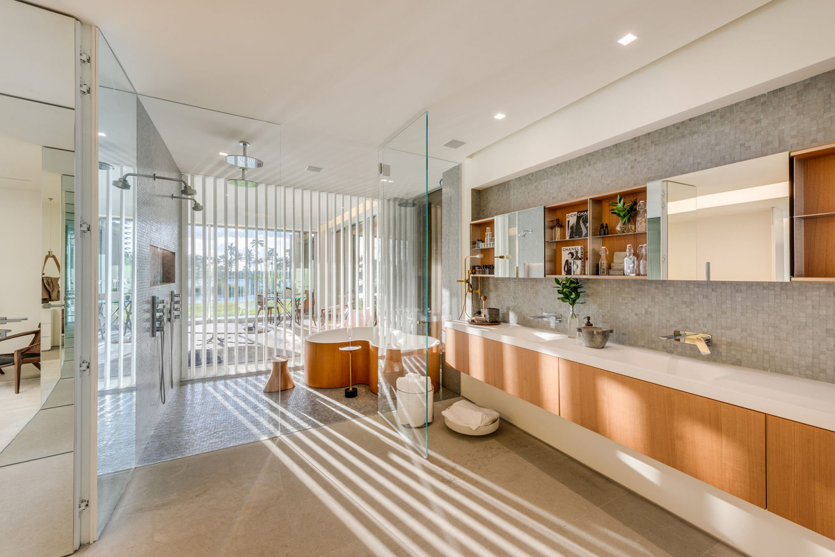 Tất cả phòng tắm đều được thiết kế mở, hướng ra ngoài.