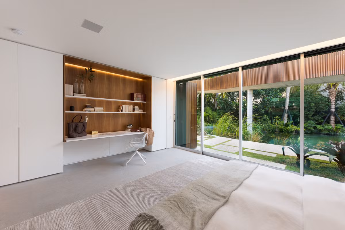 Bằng cách thiết kế sáng tạo, kiến trúc sư đã mang đến một biệt thự sang trọng, tinh tế và đẳng cấp. Nguồn ảnh: Home-designing.