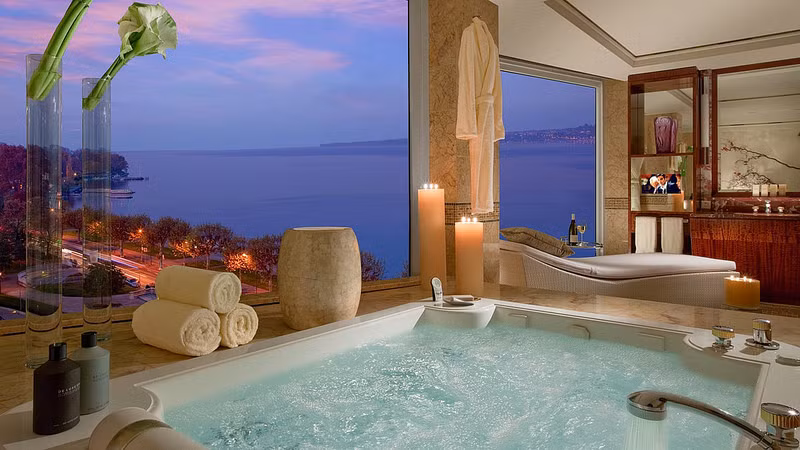 Căn Royal Penthouse Suite thuộc khách sạn President Wilson, Geneva (Thụy Sĩ) được coi là phòng nghỉ khách sạn có giá đắt nhất thế giới với 80.000 USD/đêm (tương đương 1,84 tỷ đồng).