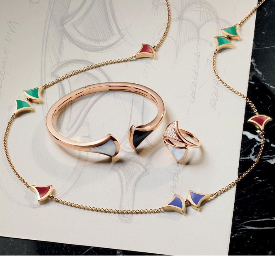 Chúng thường có giá rẻ hơn nhiều so với nhiều quốc gia trên thế giới. Vì vậy, đây cũng là mặt hàng được du khách ưa chuộng. Ảnh: Internet.