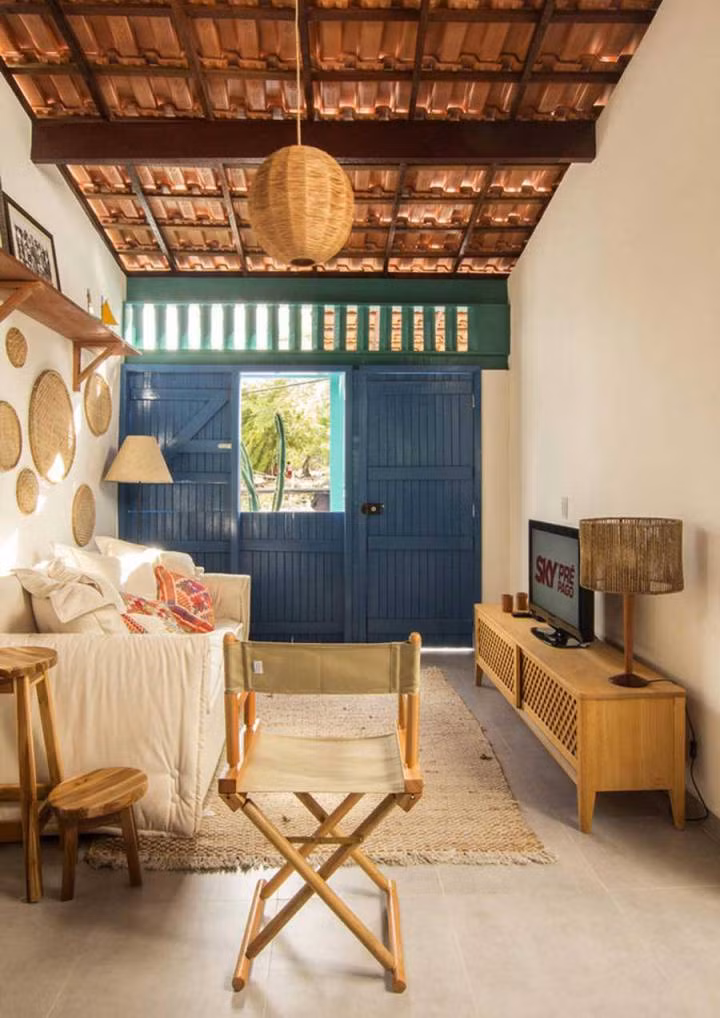 Phòng khách thiết kế đơn giản nhưng ấm cúng.