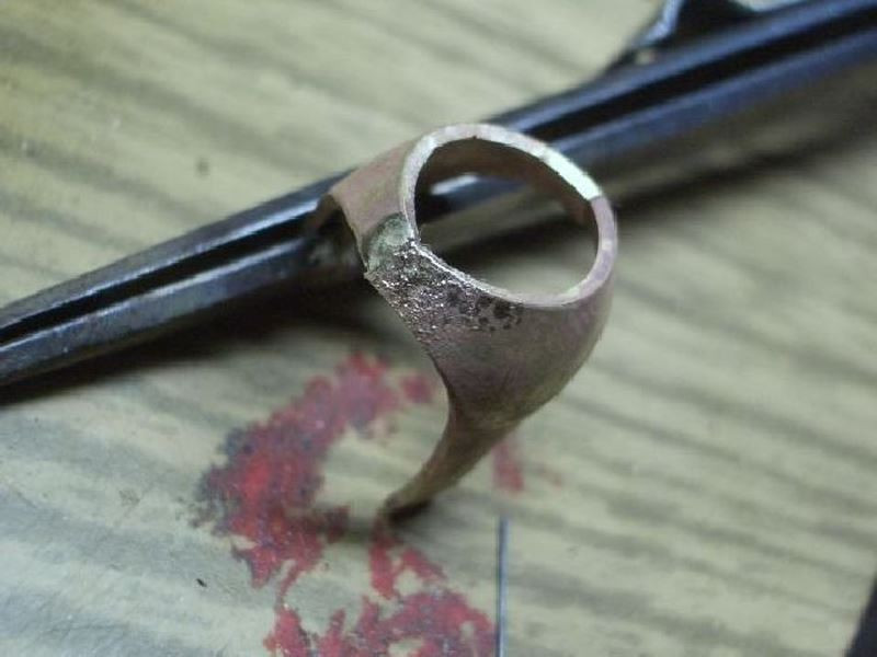 Kỳ công hàn lại thành một khối.