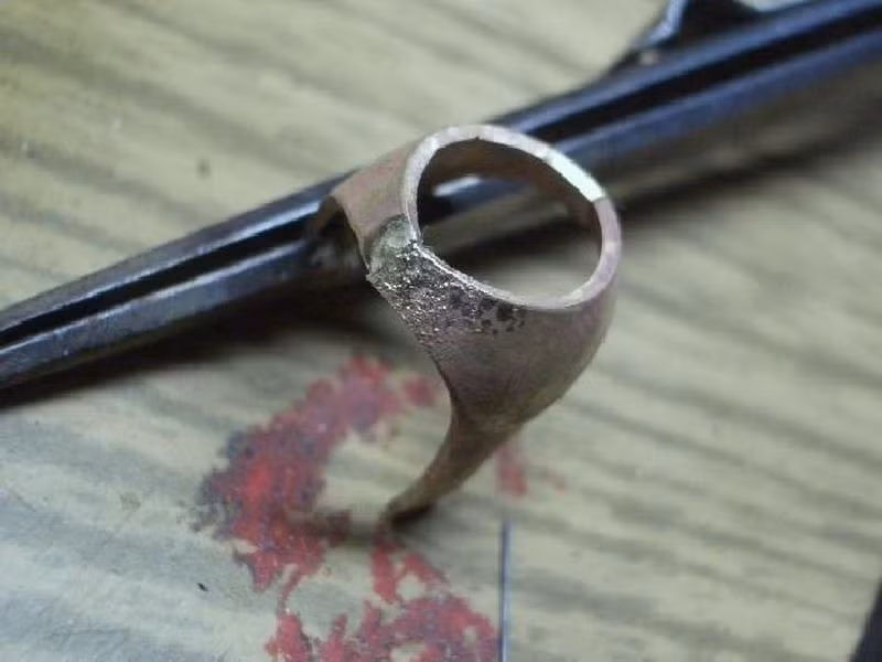 Kỳ công hàn lại thành một khối.