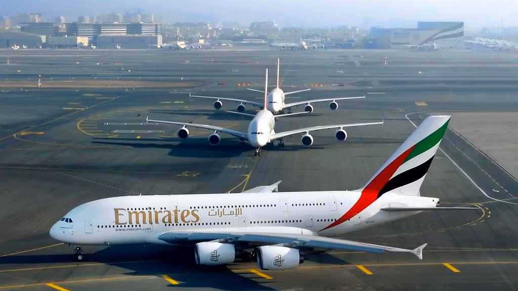 Lương khởi điểm cho phi công của hãng hàng không đình đám Emirates Airlines là 11.134,8 USD/tháng với gia số 2%/năm. Thêm vào đó mỗi giờ bay phi công còn có thể nhận được trợ cấp trách nhiệm tương đương 50DH/giờ bay (13,5 USD). Ảnh: The National.