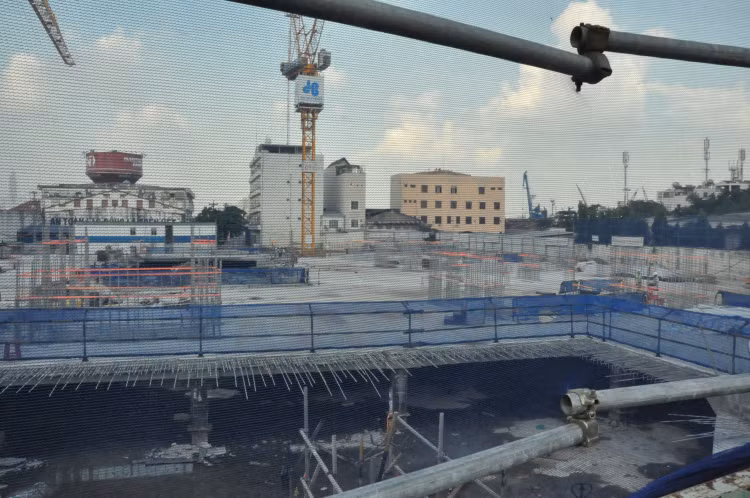 Cụ thể, dù đến cuối năm 2017 mới được cấp phép xây dựng tầng hầm, song chủ đầu tư dự án Lancaster Lincoln đã khởi công xây dựng từ trước đó nhiều tháng. Ảnh: Tieudung.vn.