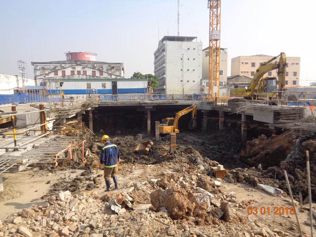 Nguồn tin trên báo Sài Gòn Giải Phóng cho biết, ngày 27/11/2017, đoàn kiểm tra gồm UBND phường 18, Đội Thanh tra địa bàn quận 4 và Đội Thanh tra cơ động (Sở Xây dựng TPHCM) đã kiểm tra, đình chỉ thi công công trình. Ảnh: Thelancasterlincoln.