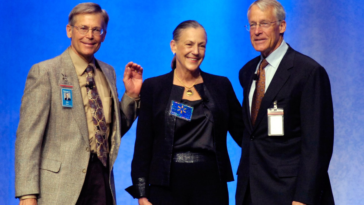 Theo nguồn tin trên Bloomberg, gia tộc giàu nhất thế giới hiện nay là gia đình Walton sở hữu Walmart với khối tài sản 151,5 tỷ USD.