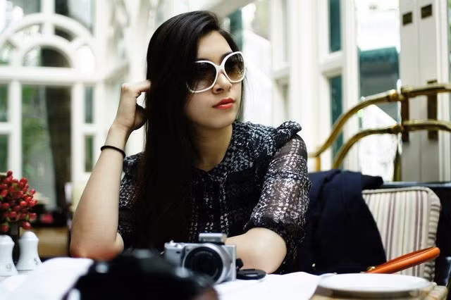 Nữ đại gia 9X Nguyễn Ngọc Mỹ - Sylvia là con gái út của ông Nguyễn Tuấn Hải – Chủ tịch HĐQT Alphanam với bà Đỗ Thị Minh Anh – Phó Tổng giám đốc Alphanam. Ảnh: Zing.